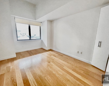 West 57th Street - Photo Thumbnail 2