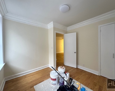East 58 Street - Photo Thumbnail 4