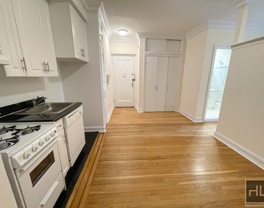 East 51 Street - Photo Thumbnail 1