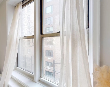 East 58 Street - Photo Thumbnail 3