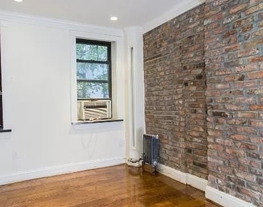 Mulberry Street - Photo Thumbnail 4