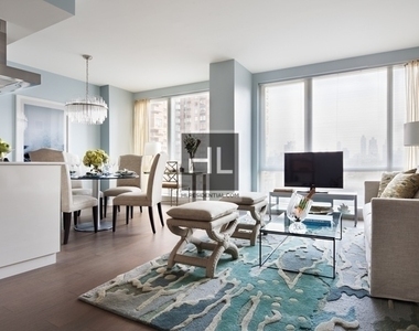 West 42nd Street - Photo Thumbnail 1