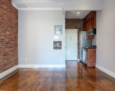 West 14 Street - Photo Thumbnail 1