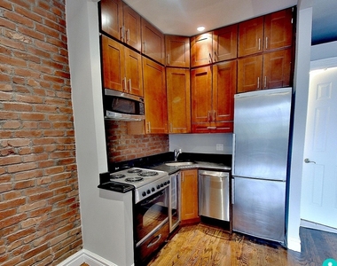 West 14 Street - Photo Thumbnail 1