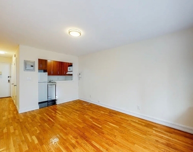 York Avenue - Photo Thumbnail 1