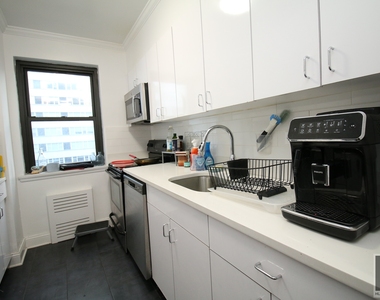 East 69 Street - Photo Thumbnail 2