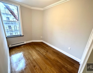 West 53 Street - Photo Thumbnail 2