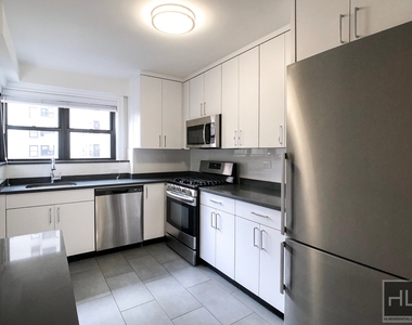 East 89th Street - Photo Thumbnail 3