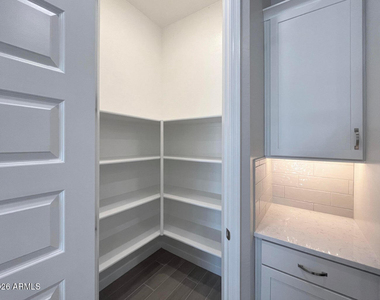 17626 N 48th Place - Photo Thumbnail 14