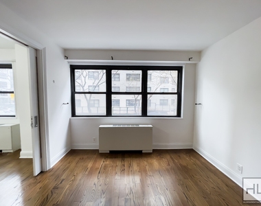 East 89th Street - Photo Thumbnail 3