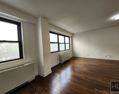 East 89th Street - Photo Thumbnail 4