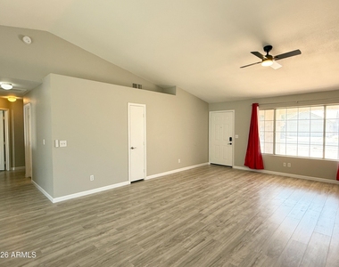 490 E Bart Drive - Photo Thumbnail 4