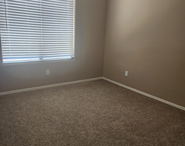 21655 N 36th Avenue - Photo Thumbnail 16