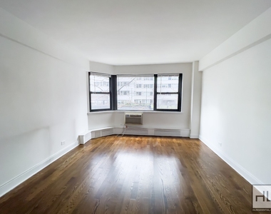 East 69 Street - Photo Thumbnail 2