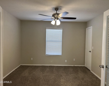 1102 E Dust Devil Drive - Photo Thumbnail 6