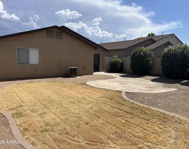 1102 E Dust Devil Drive - Photo Thumbnail 14