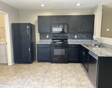 1102 E Dust Devil Drive - Photo Thumbnail 4