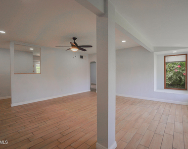 506 W 11th Street - Photo Thumbnail 7
