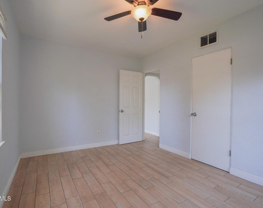 506 W 11th Street - Photo Thumbnail 20