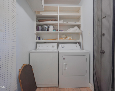 506 W 11th Street - Photo Thumbnail 11