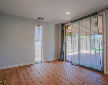 506 W 11th Street - Photo Thumbnail 13