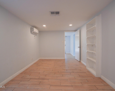 506 W 11th Street - Photo Thumbnail 17