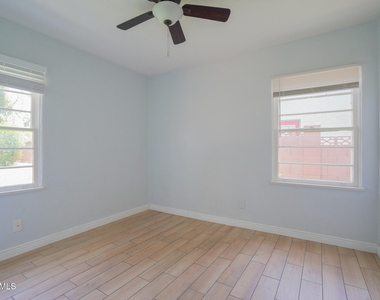 506 W 11th Street - Photo Thumbnail 21