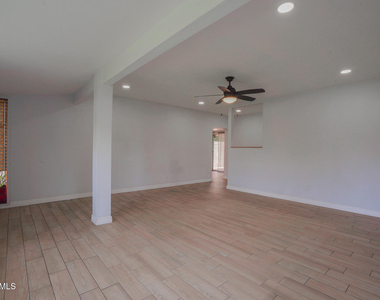 506 W 11th Street - Photo Thumbnail 6