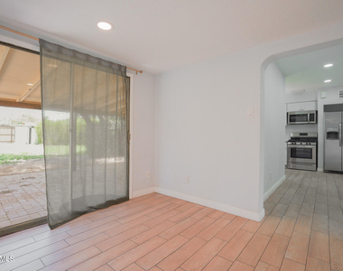 506 W 11th Street - Photo Thumbnail 14