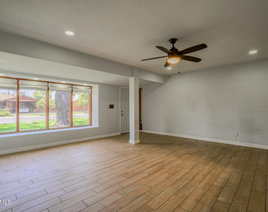 506 W 11th Street - Photo Thumbnail 5