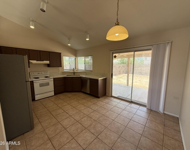 1413 W Orchid Lane - Photo Thumbnail 5