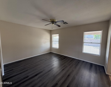 1413 W Orchid Lane - Photo Thumbnail 13