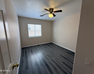 1413 W Orchid Lane - Photo Thumbnail 9