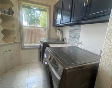 3819 Roseland Avenue - Photo Thumbnail 8