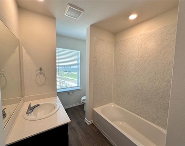 634 White Ash Drive - Photo Thumbnail 17