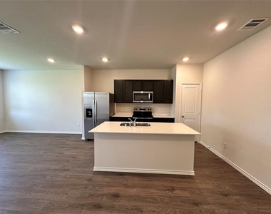 634 White Ash Drive - Photo Thumbnail 4