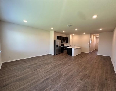 634 White Ash Drive - Photo Thumbnail 2