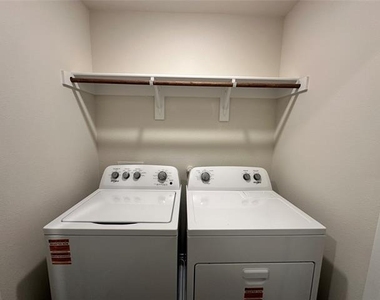 634 White Ash Drive - Photo Thumbnail 18