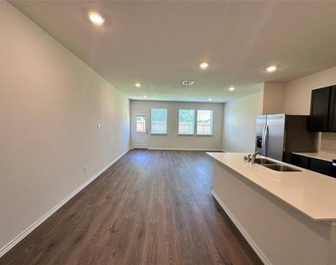 634 White Ash Drive - Photo Thumbnail 7