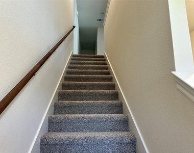 634 White Ash Drive - Photo Thumbnail 9