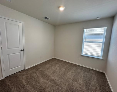 634 White Ash Drive - Photo Thumbnail 11