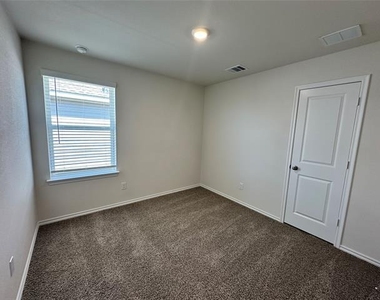 634 White Ash Drive - Photo Thumbnail 10