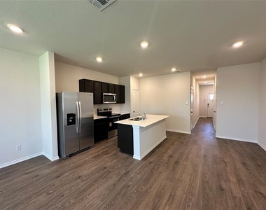 634 White Ash Drive - Photo Thumbnail 3