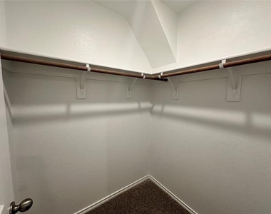 634 White Ash Drive - Photo Thumbnail 14