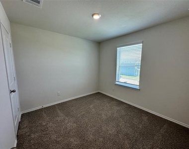 634 White Ash Drive - Photo Thumbnail 12