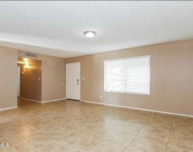 7724 W Pierson Street - Photo Thumbnail 2