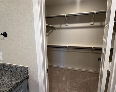 1708 Laurel Lane - Photo Thumbnail 15