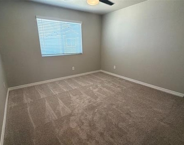 1708 Laurel Lane - Photo Thumbnail 6