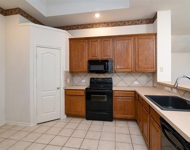 1621 Oak Brook Lane - Photo Thumbnail 13