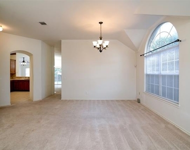 1621 Oak Brook Lane - Photo Thumbnail 6